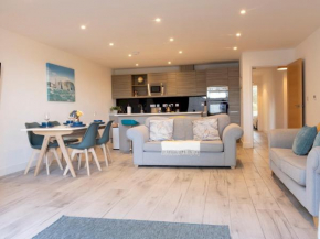 Pass the Keys Breathtaking Views Open Plan Luxury Apartment, Sandown